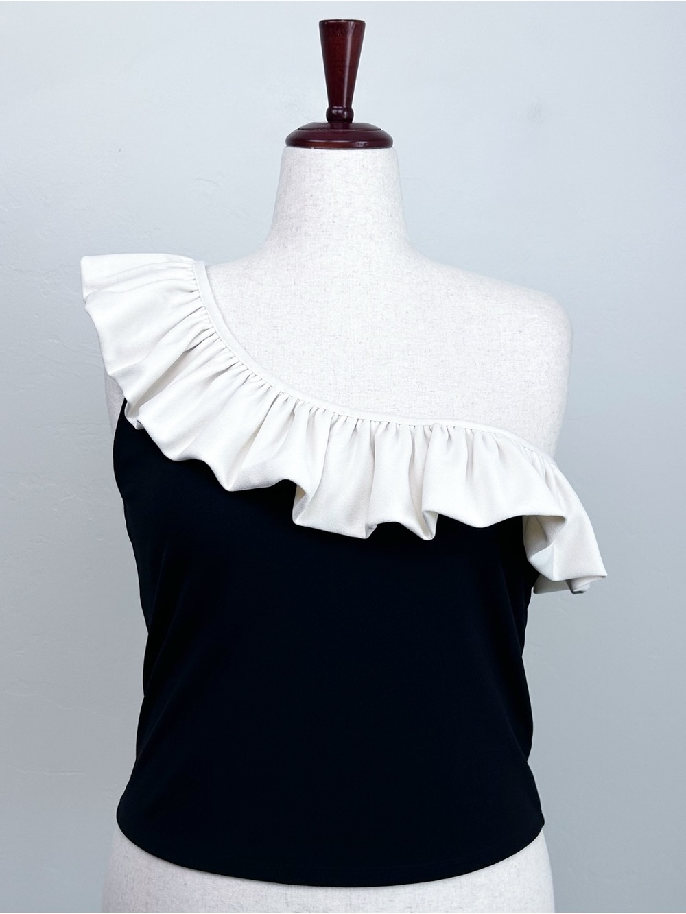 H&M XL Chic Elegant Glam Ruffle One-Shoulder Black White Sleeveless Top NWT
